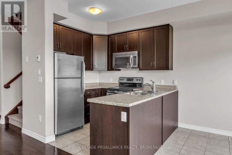 792 NEWMARKET LANE, Kingston (Rideau), Ontario, K7K6K7