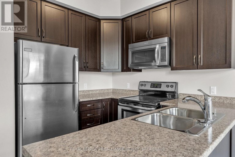 792 NEWMARKET LANE, Kingston (Rideau), Ontario, K7K6K7
