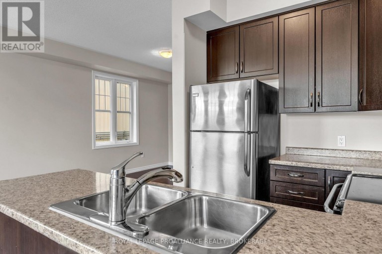 792 NEWMARKET LANE, Kingston (Rideau), Ontario, K7K6K7