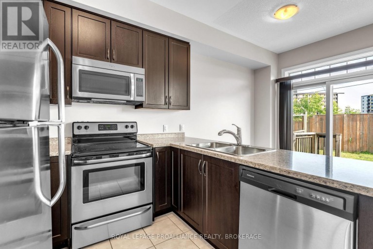 792 NEWMARKET LANE, Kingston (Rideau), Ontario, K7K6K7
