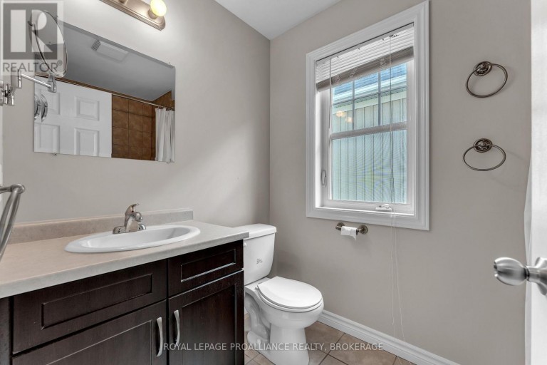 792 NEWMARKET LANE, Kingston (Rideau), Ontario, K7K6K7