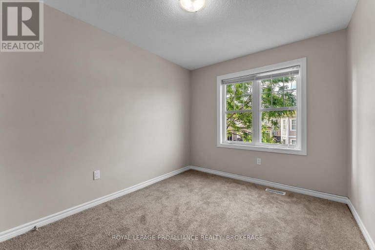 792 NEWMARKET LANE, Kingston (Rideau), Ontario, K7K6K7