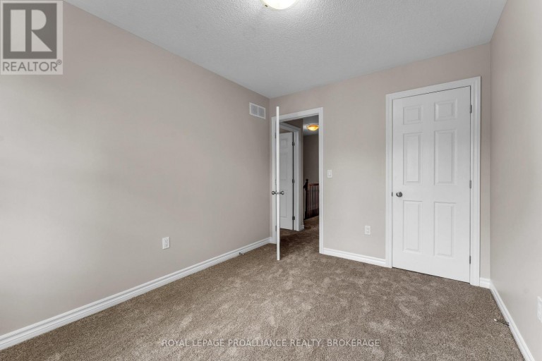 792 NEWMARKET LANE, Kingston (Rideau), Ontario, K7K6K7