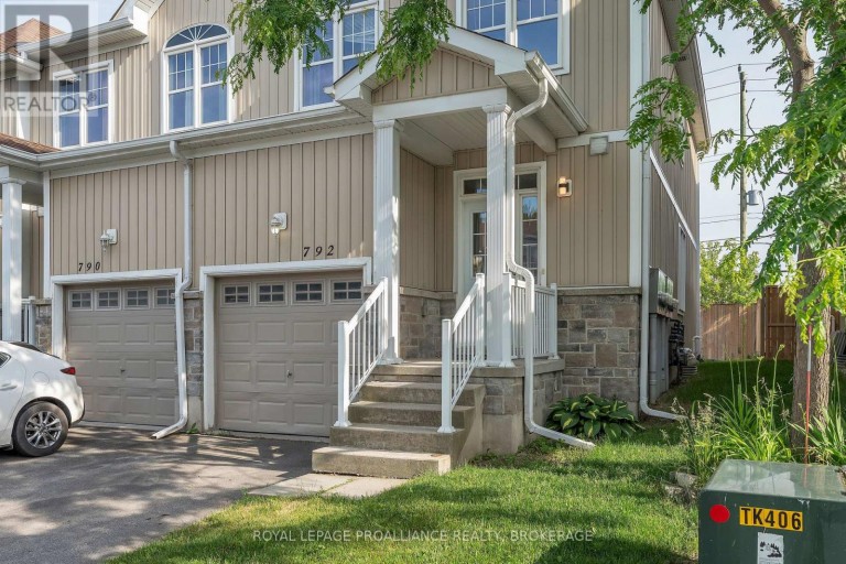 792 NEWMARKET LANE, Kingston (Rideau), Ontario, K7K6K7