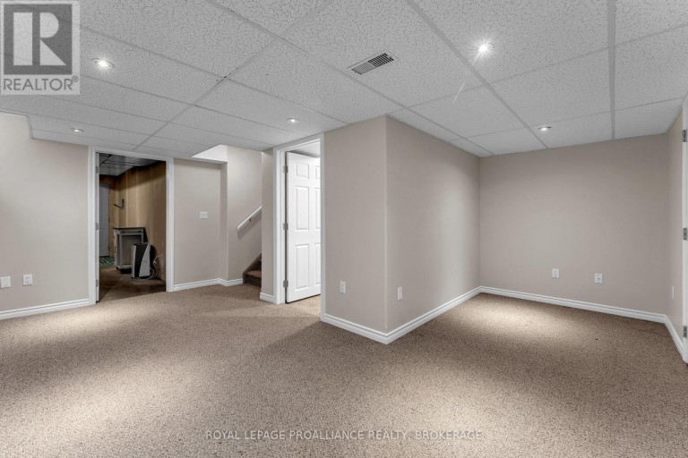 792 NEWMARKET LANE, Kingston (Rideau), Ontario, K7K6K7