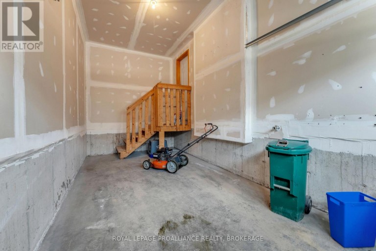 792 NEWMARKET LANE, Kingston (Rideau), Ontario, K7K6K7