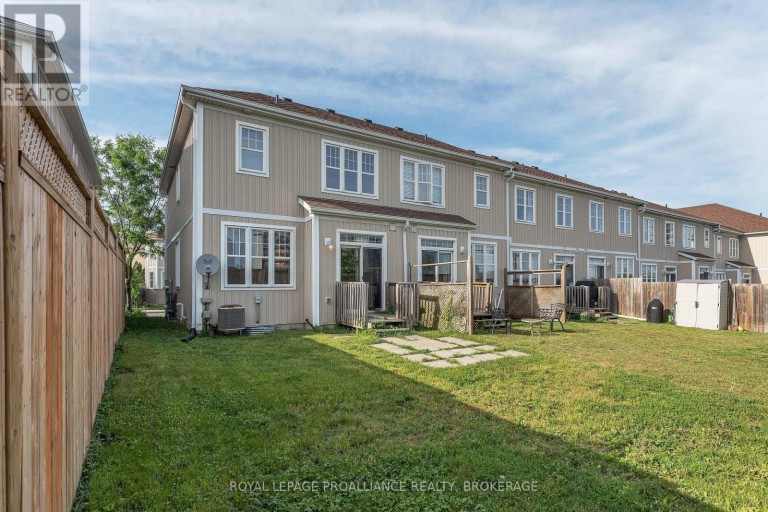 792 NEWMARKET LANE, Kingston (Rideau), Ontario, K7K6K7