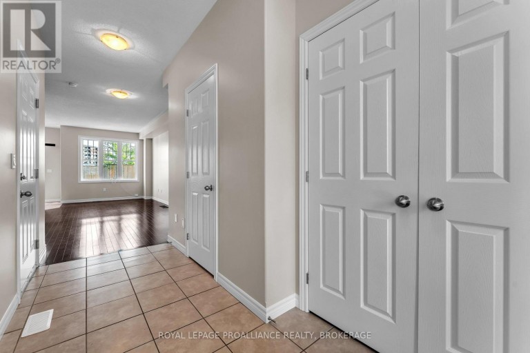 792 NEWMARKET LANE, Kingston (Rideau), Ontario, K7K6K7