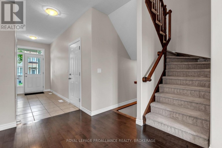 792 NEWMARKET LANE, Kingston (Rideau), Ontario, K7K6K7