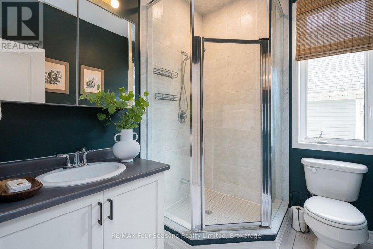 32 CHRISTY DRIVE, Wasaga Beach, Ontario, L9Z1C9