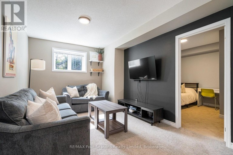 32 CHRISTY DRIVE, Wasaga Beach, Ontario, L9Z1C9