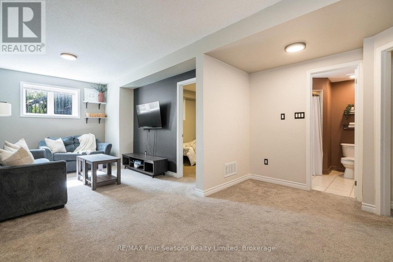32 CHRISTY DRIVE, Wasaga Beach, Ontario, L9Z1C9