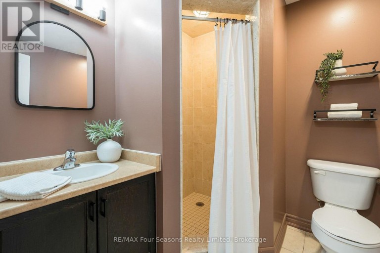 32 CHRISTY DRIVE, Wasaga Beach, Ontario, L9Z1C9