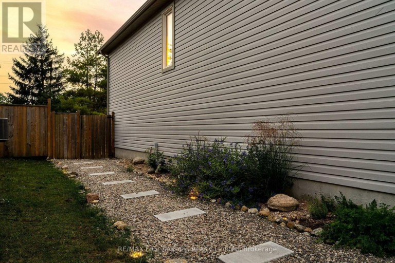 32 CHRISTY DRIVE, Wasaga Beach, Ontario, L9Z1C9