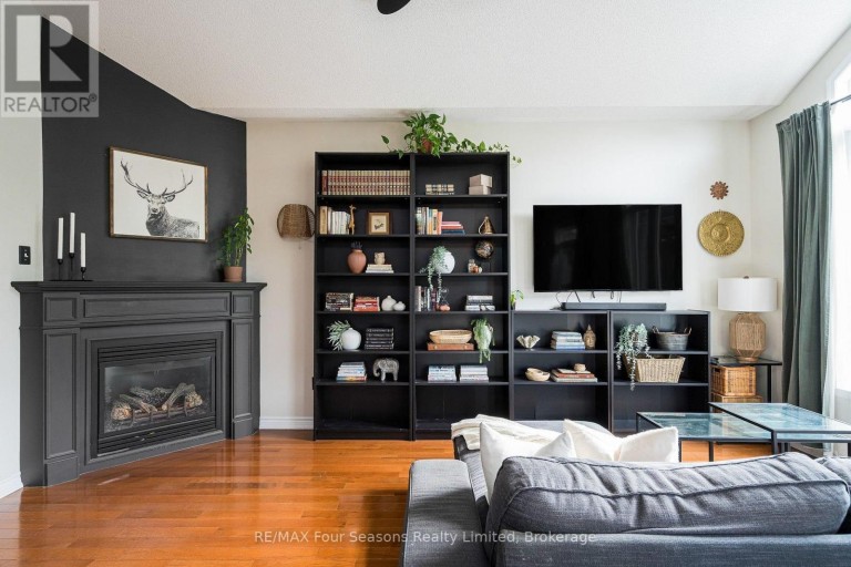 32 CHRISTY DRIVE, Wasaga Beach, Ontario, L9Z1C9