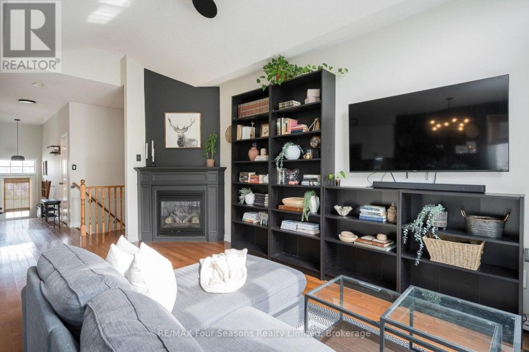 32 CHRISTY DRIVE, Wasaga Beach, Ontario, L9Z1C9