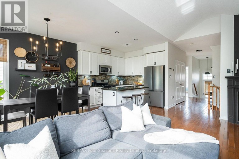 32 CHRISTY DRIVE, Wasaga Beach, Ontario, L9Z1C9