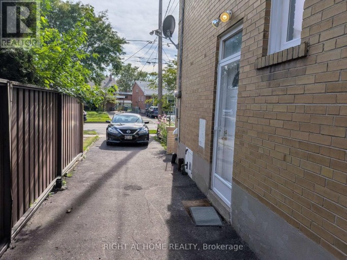47 ROYWOOD DRIVE, Toronto (Parkwoods-Donalda), Ontario, M3A2C8