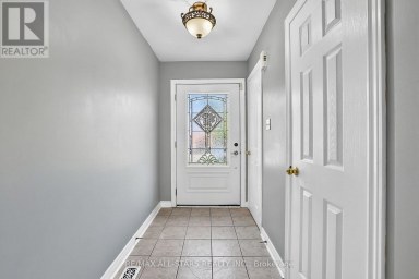 18 LANCASTER COURT Georgina (Keswick South) Ontario photo 4