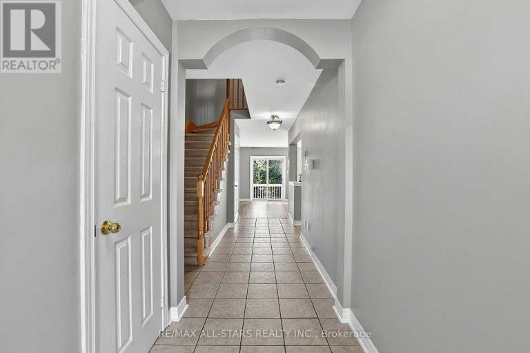 18 LANCASTER COURT, Georgina (Keswick South), Ontario, L4P4A1