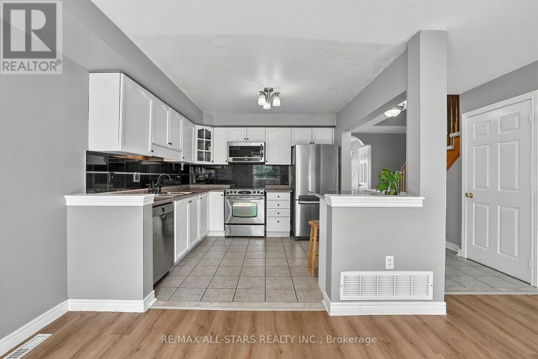 18 LANCASTER COURT, Georgina (Keswick South), Ontario, L4P4A1