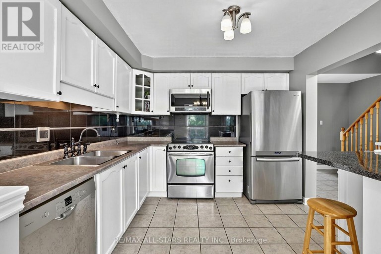 18 LANCASTER COURT, Georgina (Keswick South), Ontario, L4P4A1