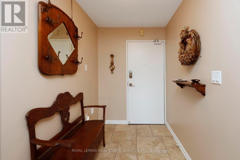 1103 - 965 INVERHOUSE DRIVE, Mississauga (Clarkson), Ontario, L5J4B4