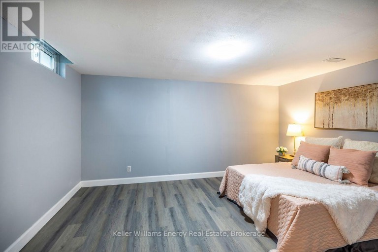 340 POMPANO COURT, Oshawa (Samac), Ontario, L1K1M9