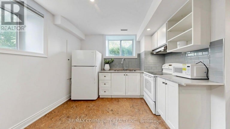 118 HAREWOOD AVENUE, Toronto (Cliffcrest), Ontario, M1M2R5