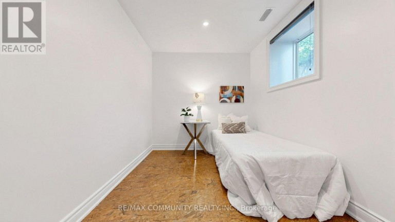 118 HAREWOOD AVENUE, Toronto (Cliffcrest), Ontario, M1M2R5
