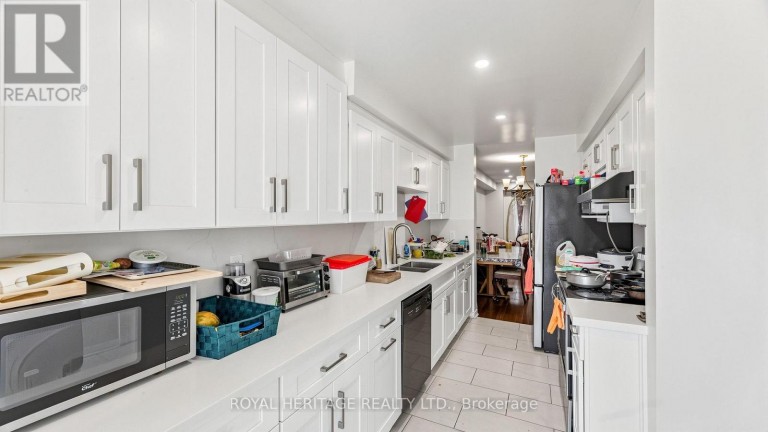 TH 19 - 2472 EGLINTON AVENUE E, Toronto (Eglinton East), Ontario, M1K5J9