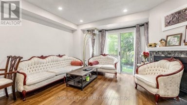 TH 19 - 2472 EGLINTON AVENUE E Toronto (Eglinton East) Ontario photo 3