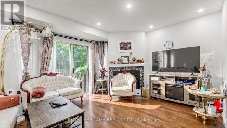 TH 19 - 2472 EGLINTON AVENUE E, Toronto (Eglinton East), Ontario, M1K5J9