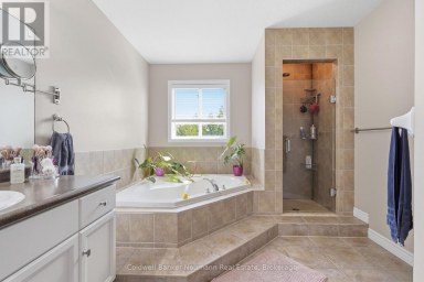 7 HENDERSON DRIVE Guelph (Grange Road) Ontario photo 16