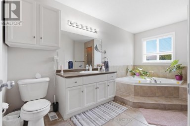 7 HENDERSON DRIVE Guelph (Grange Road) Ontario photo 17