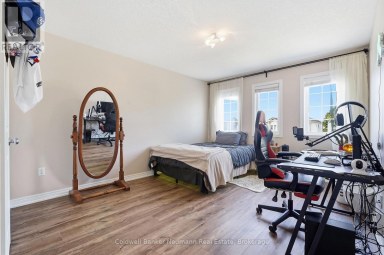 7 HENDERSON DRIVE Guelph (Grange Road) Ontario photo 18