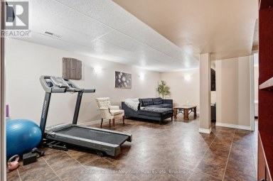 7 HENDERSON DRIVE Guelph (Grange Road) Ontario photo 22