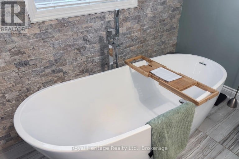 455 ORMOND DRIVE, Oshawa (Samac), Ontario, L1K2L8