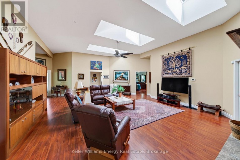 89 SMITH'S BAY AVENUE, Prince Edward County (North Marysburg Ward), Ontario, K0K2T0