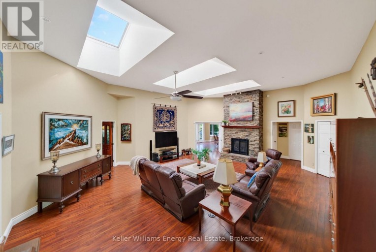89 SMITH'S BAY AVENUE, Prince Edward County (North Marysburg Ward), Ontario, K0K2T0