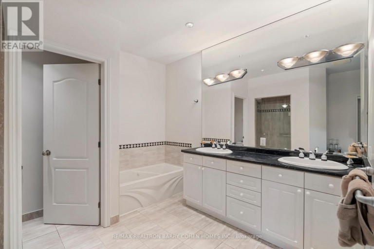 50 PARK LANE CIRCLE, Toronto (Bridle Path-Sunnybrook-York Mills), Ontario, M3C2N2