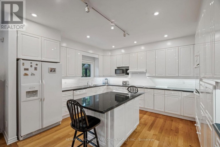 50 PARK LANE CIRCLE, Toronto (Bridle Path-Sunnybrook-York Mills), Ontario, M3C2N2
