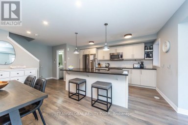 38 MINLOW WAY Aurora Ontario photo 3