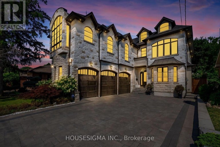 102 OXFORD STREET, Richmond Hill (Mill Pond), Ontario, L4C4L5