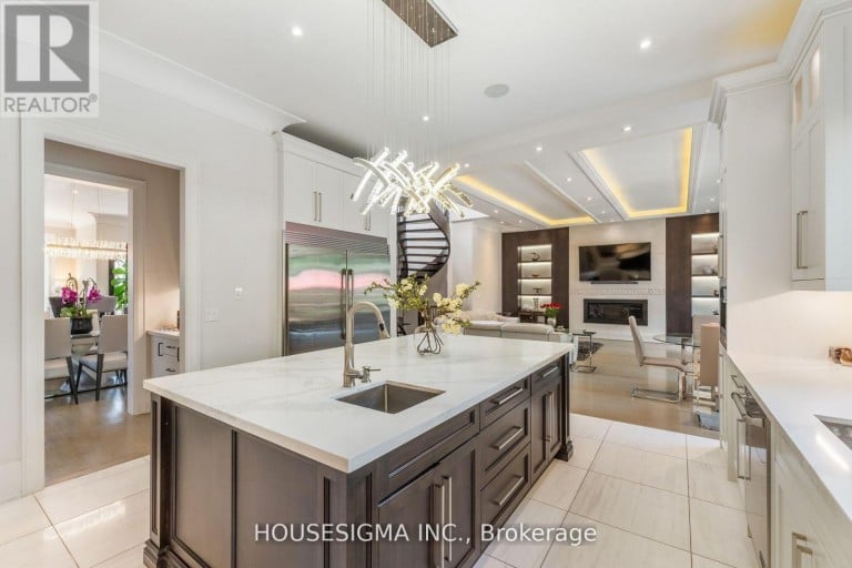 102 OXFORD STREET, Richmond Hill (Mill Pond), Ontario, L4C4L5