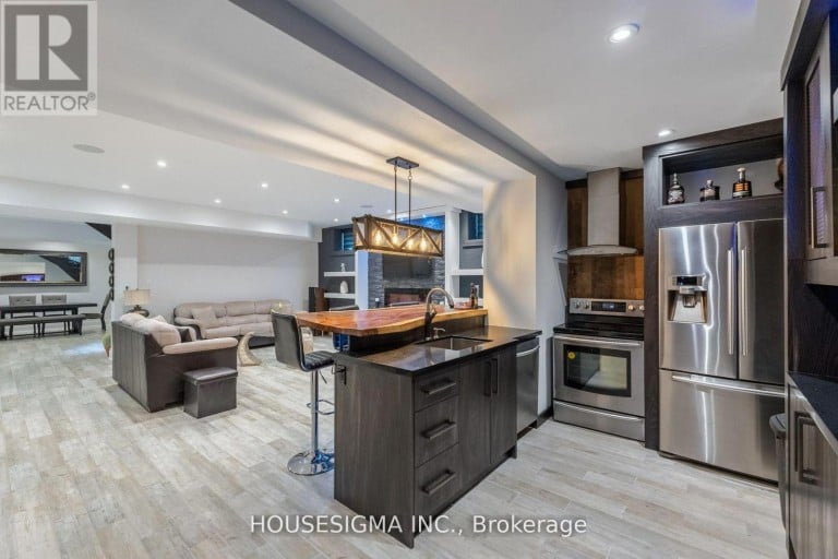 102 OXFORD STREET, Richmond Hill (Mill Pond), Ontario, L4C4L5