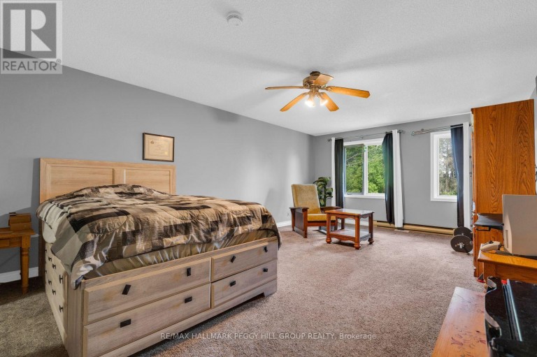 9 LITTLE LAKE DRIVE, Barrie (Little Lake), Ontario, L4M7B9