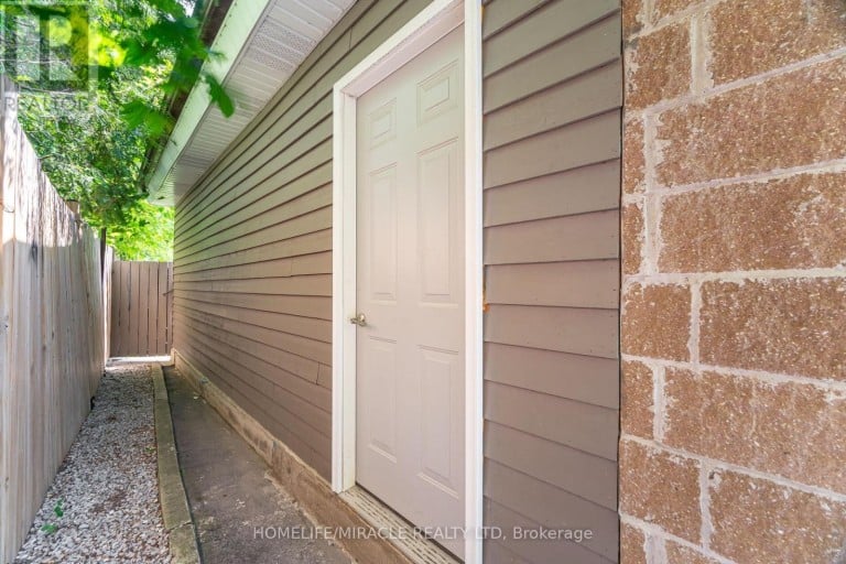 41 BRADSTOCK ROAD, Toronto (Humbermede), Ontario, M9M1M9