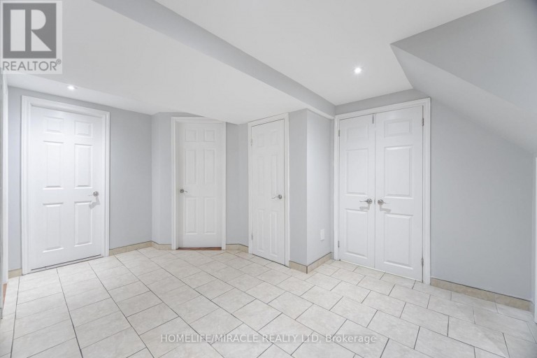 41 BRADSTOCK ROAD, Toronto (Humbermede), Ontario, M9M1M9