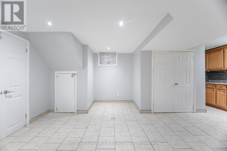 41 BRADSTOCK ROAD, Toronto (Humbermede), Ontario, M9M1M9